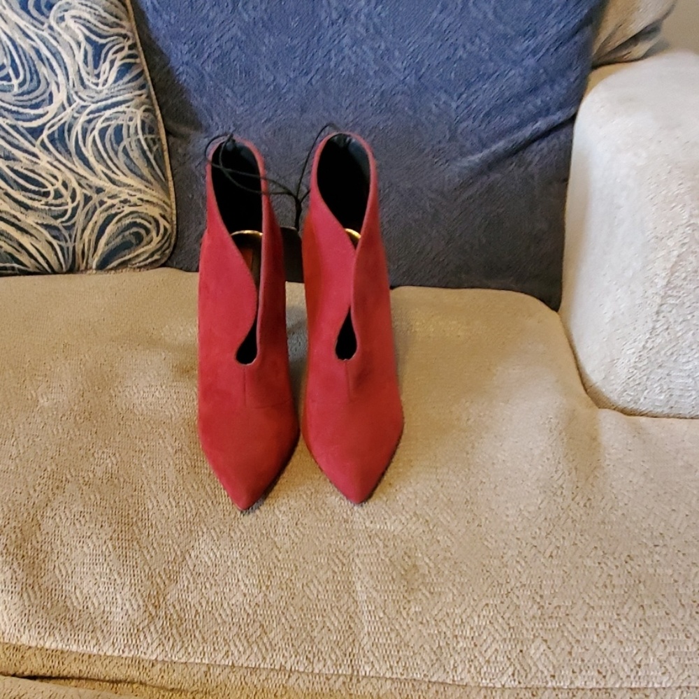 Heels - Picture 2 of 4